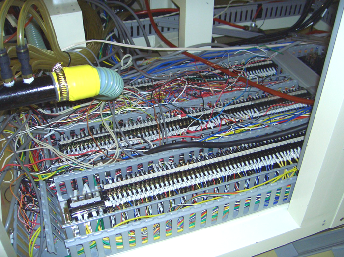 図13:装置下部の端子台(配線NG)